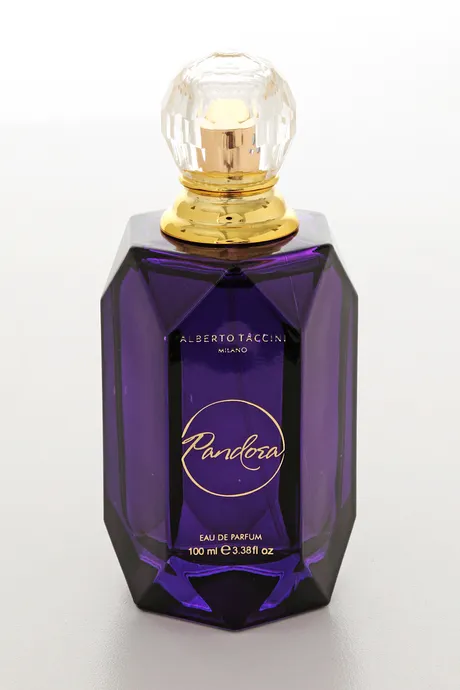 Alberto Taccini Pandora kadın parfümü, mandalinalı kadın parfümü, kırmızı meyveli bayan parfüm, kakao kokulu kadın parfümü, portakal çiçeği esanslı parfüm, manolya notalı kadın parfüm, paçuli miskli bayan parfüm, tatlı ve çiçeksi parfüm önerisi, uzun süre kalıcı kadın parfümü, EDP gurme kadın kokusu